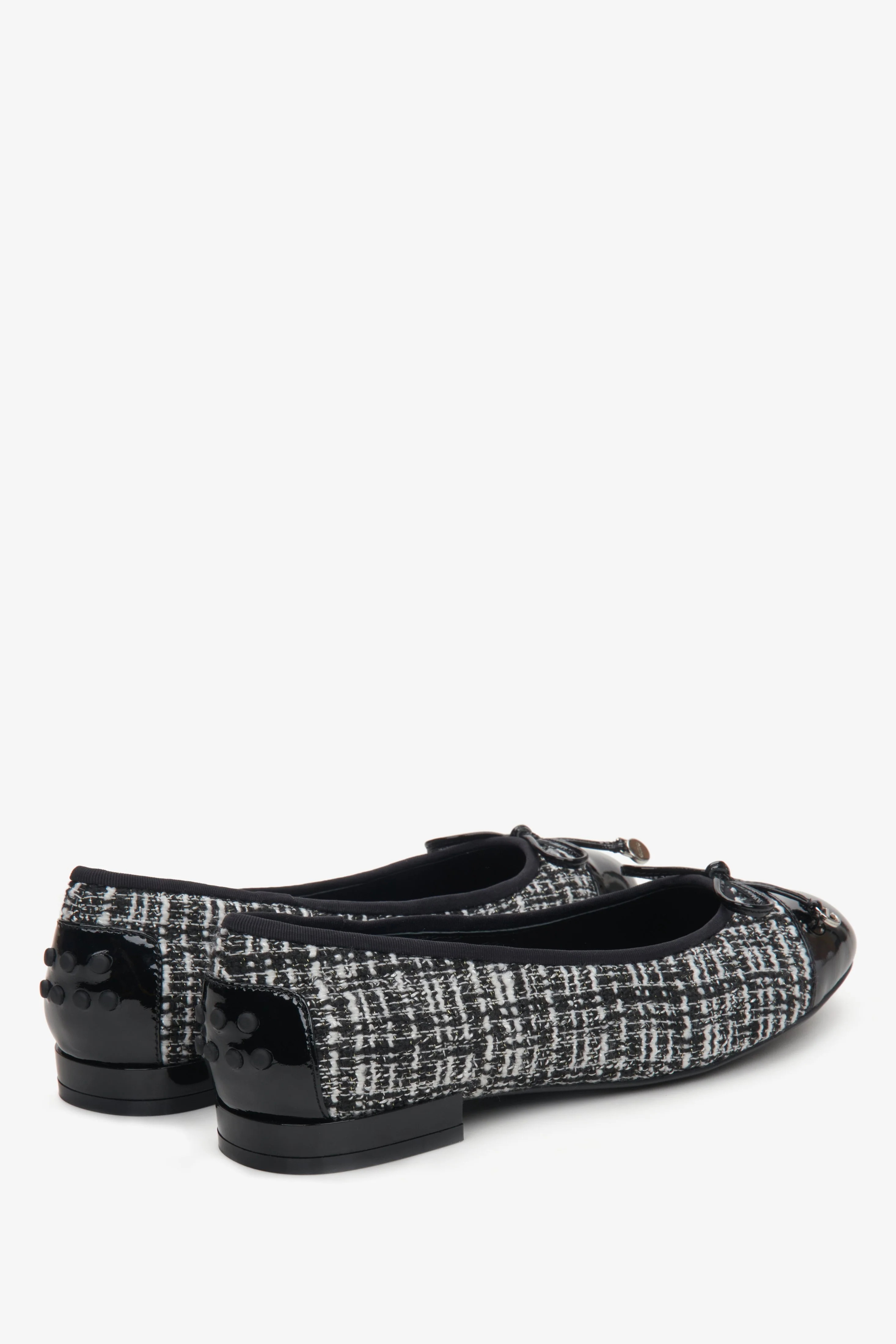 Czarno-białe baleriny damskie z łączonych materiałów z kokardą Estro ER00114173 - Image 4