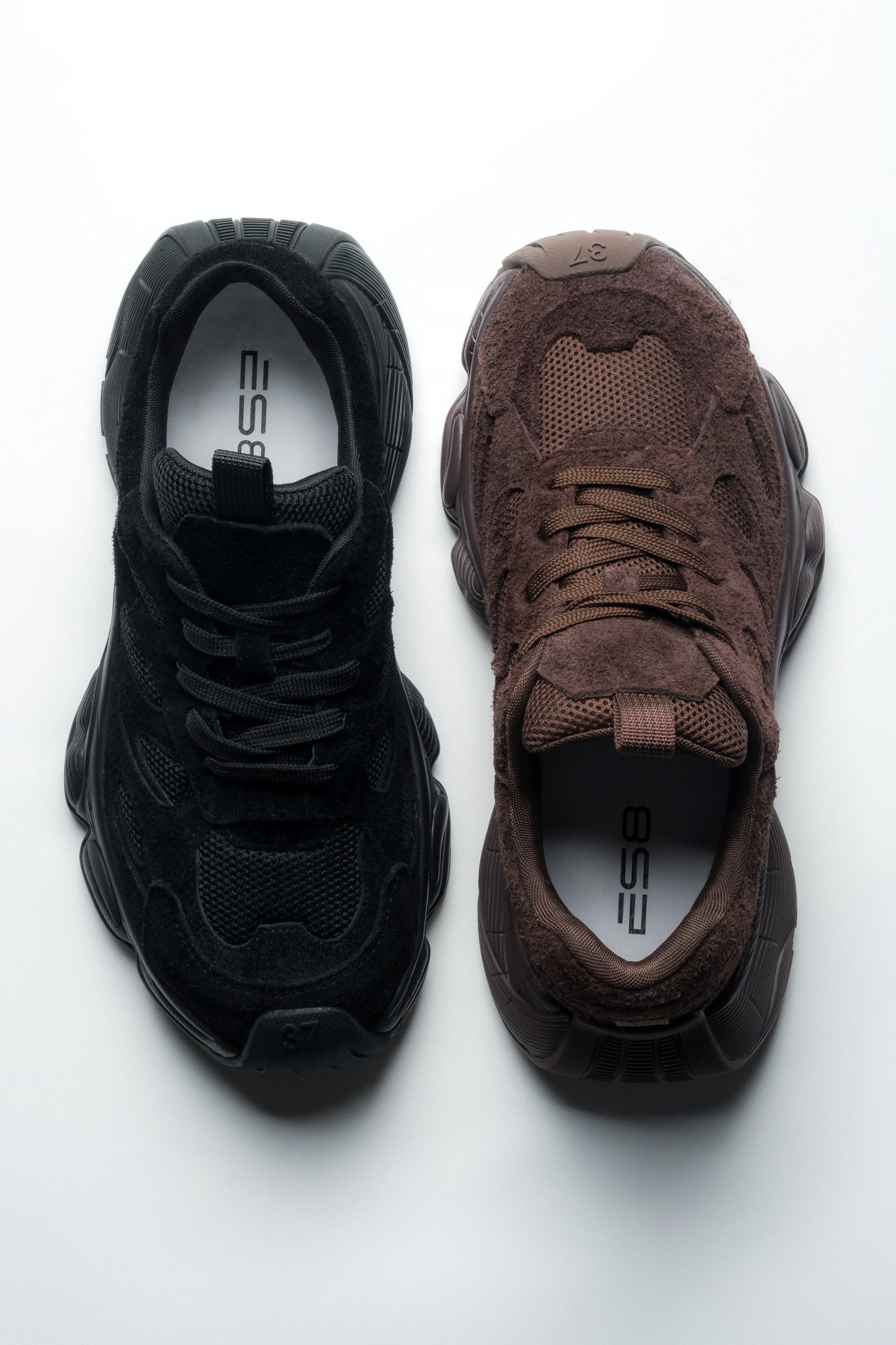 Czarne sneakersy damskie z miękkiego weluru na sprężystej platformie ES8 ER00118869 - Image 4
