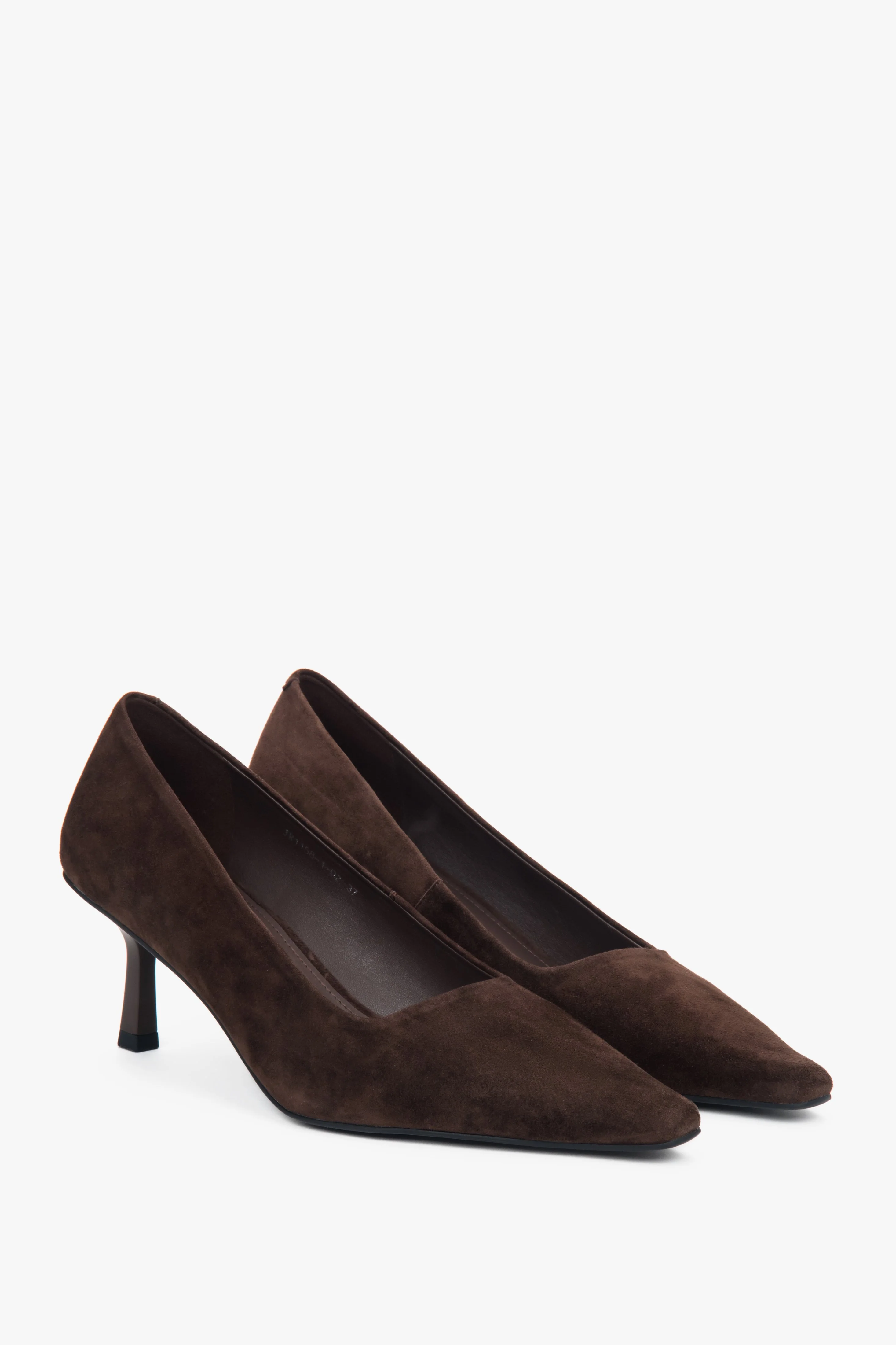 Ciemnobrązowe buty damskie na obcasie w szpic z miękkiego weluru naturalnego Estro ER00117984 - Image 6