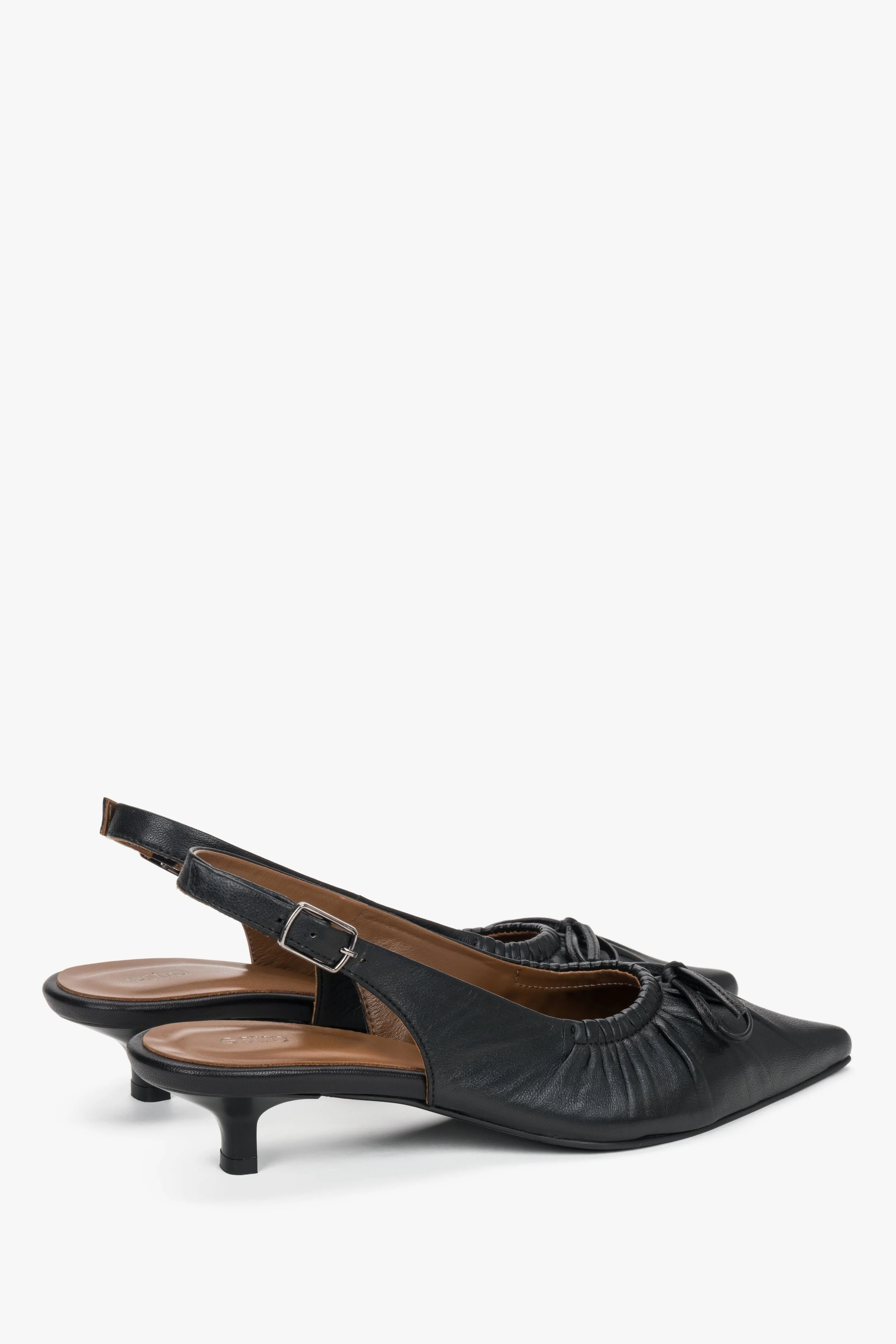 Czarne skórzane czółenka damskie z odkrytą piętą na obcasie typu kitten heel Estro ER00119767 - Image 5
