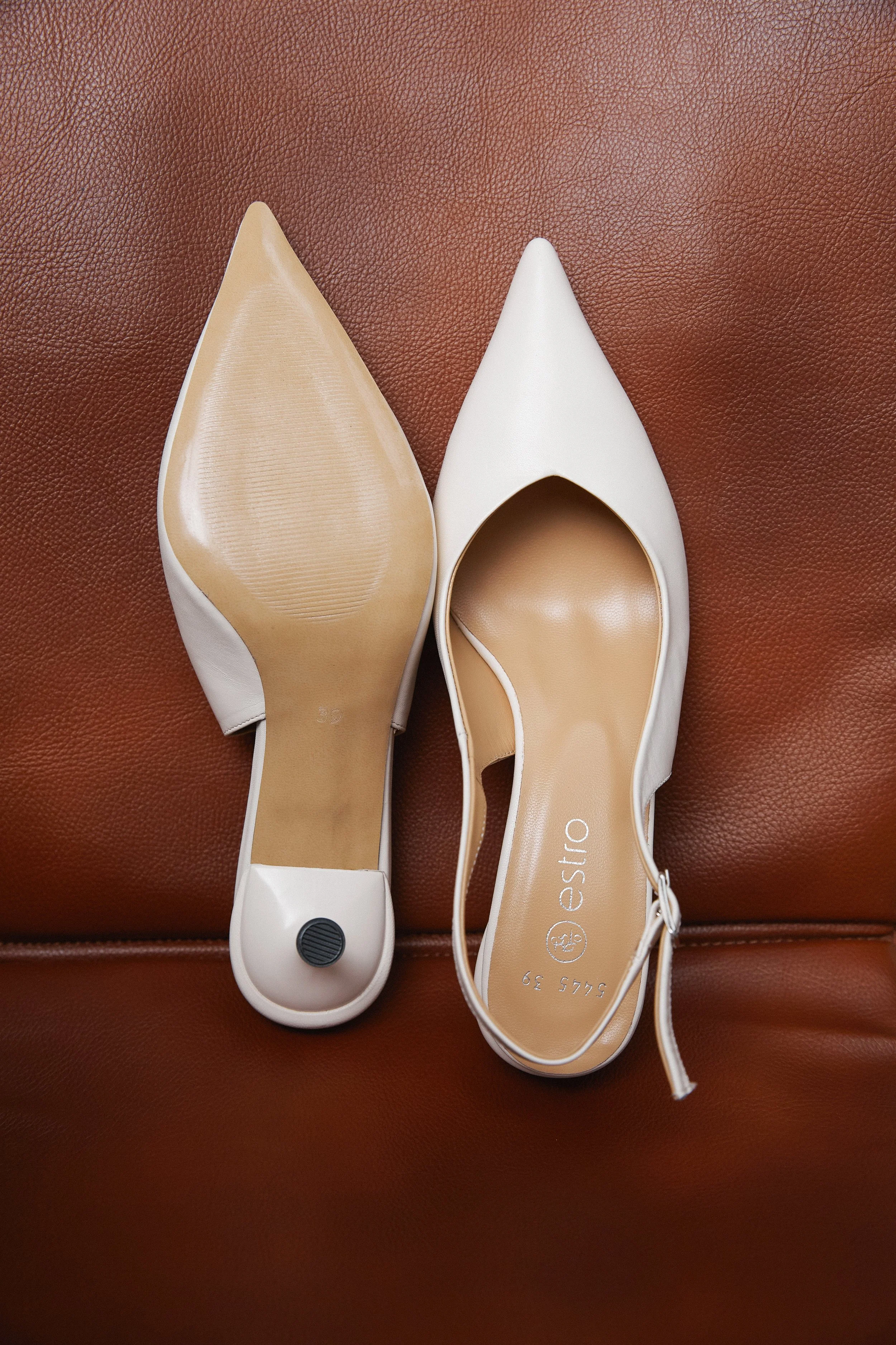 Białe skórzane czółenka damskie typu slingback Estro ER00115116 - Image 6