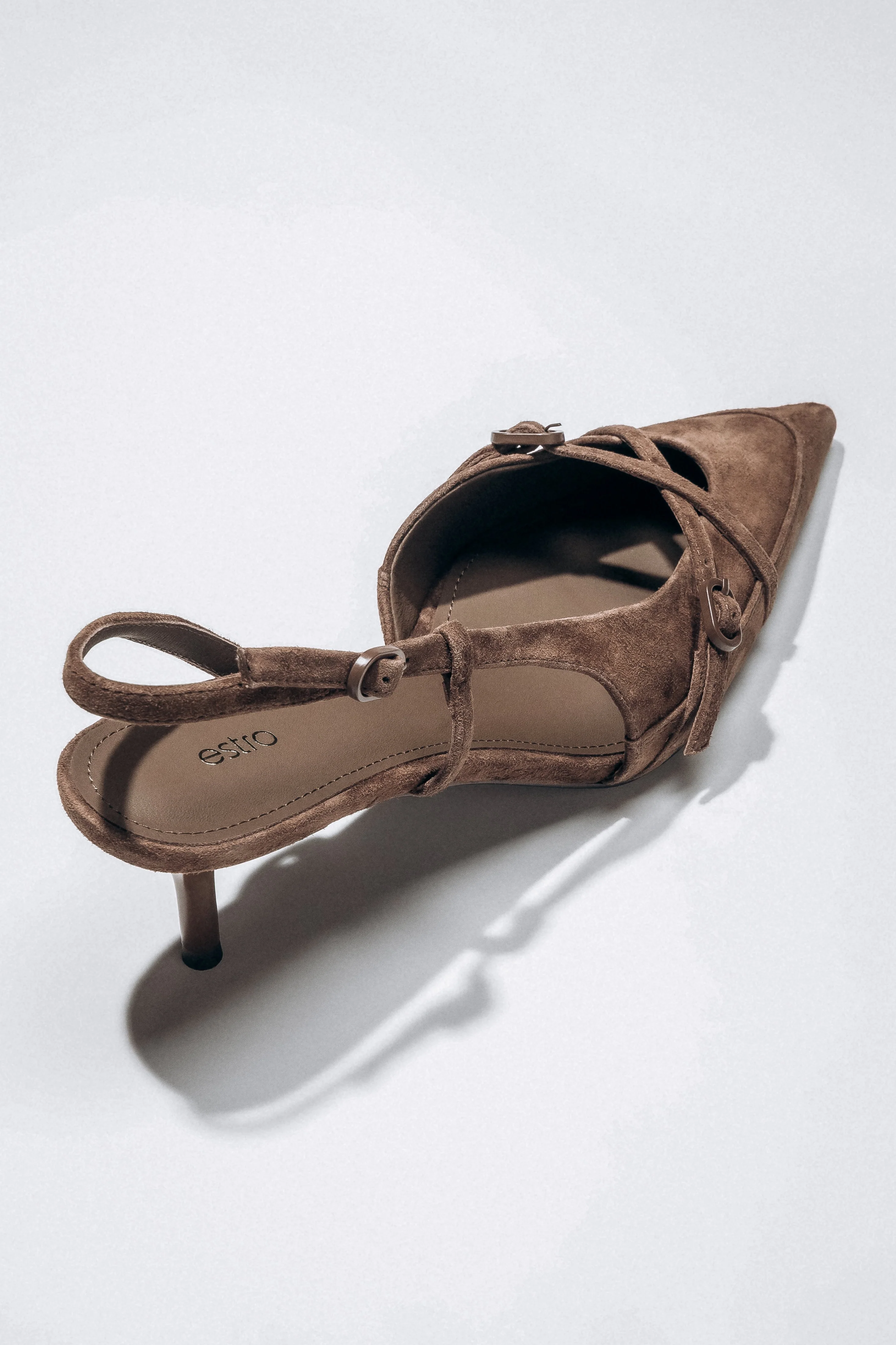 Ciemnobrązowe welurowe czółenka typu slingback na niskim obcasie Estro ER00119043 - Image 4