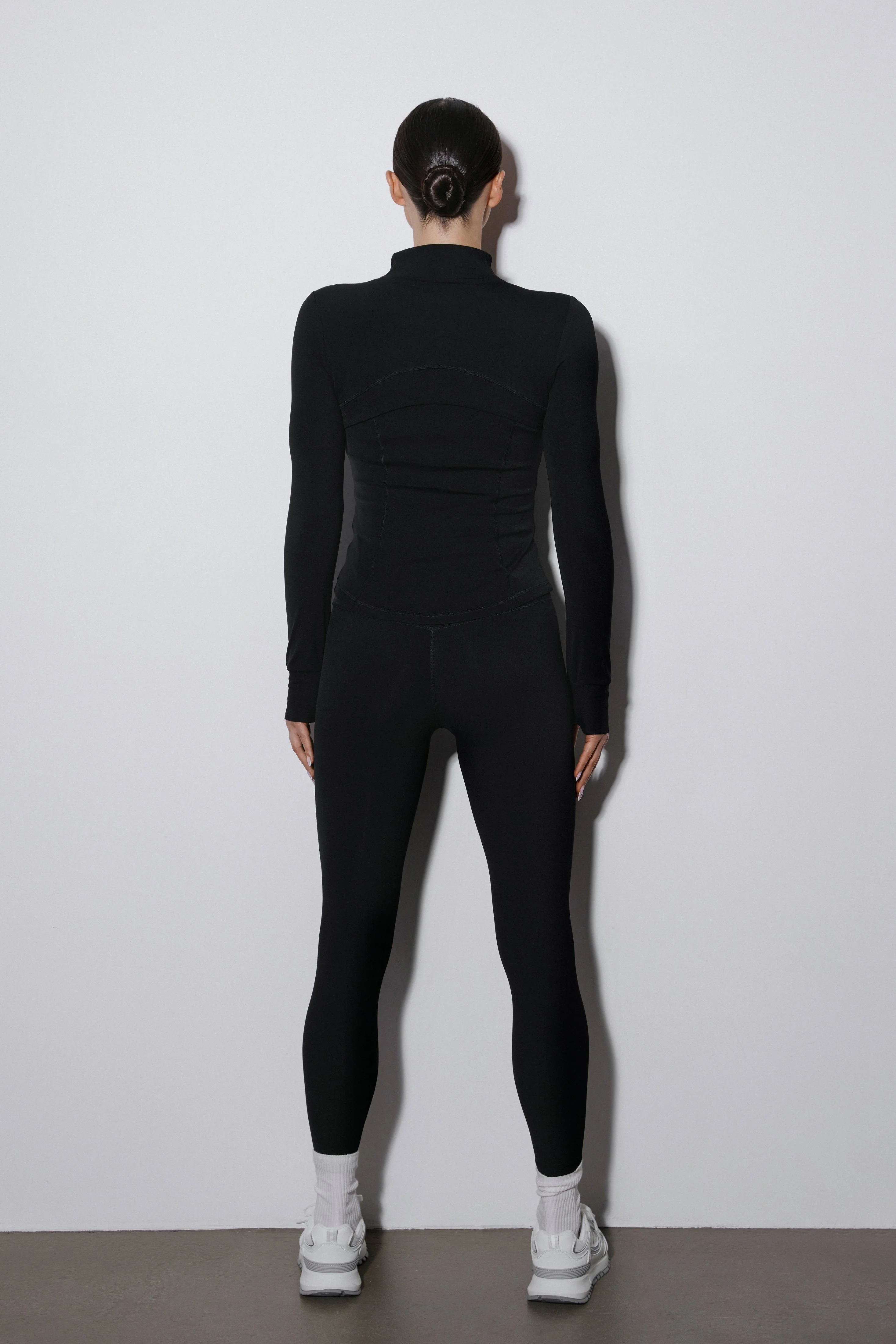Czarny komplet dresowy: bluza ze stójką i spodnie slim fit Estro ER00119509 - Image 5