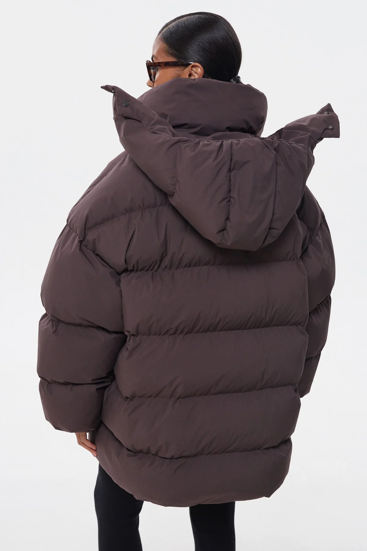 Ciemnobrązowa pikowana kurtka damska oversize typu puffer z wysokim kołnierzem Estro ER00116295 - Image 6