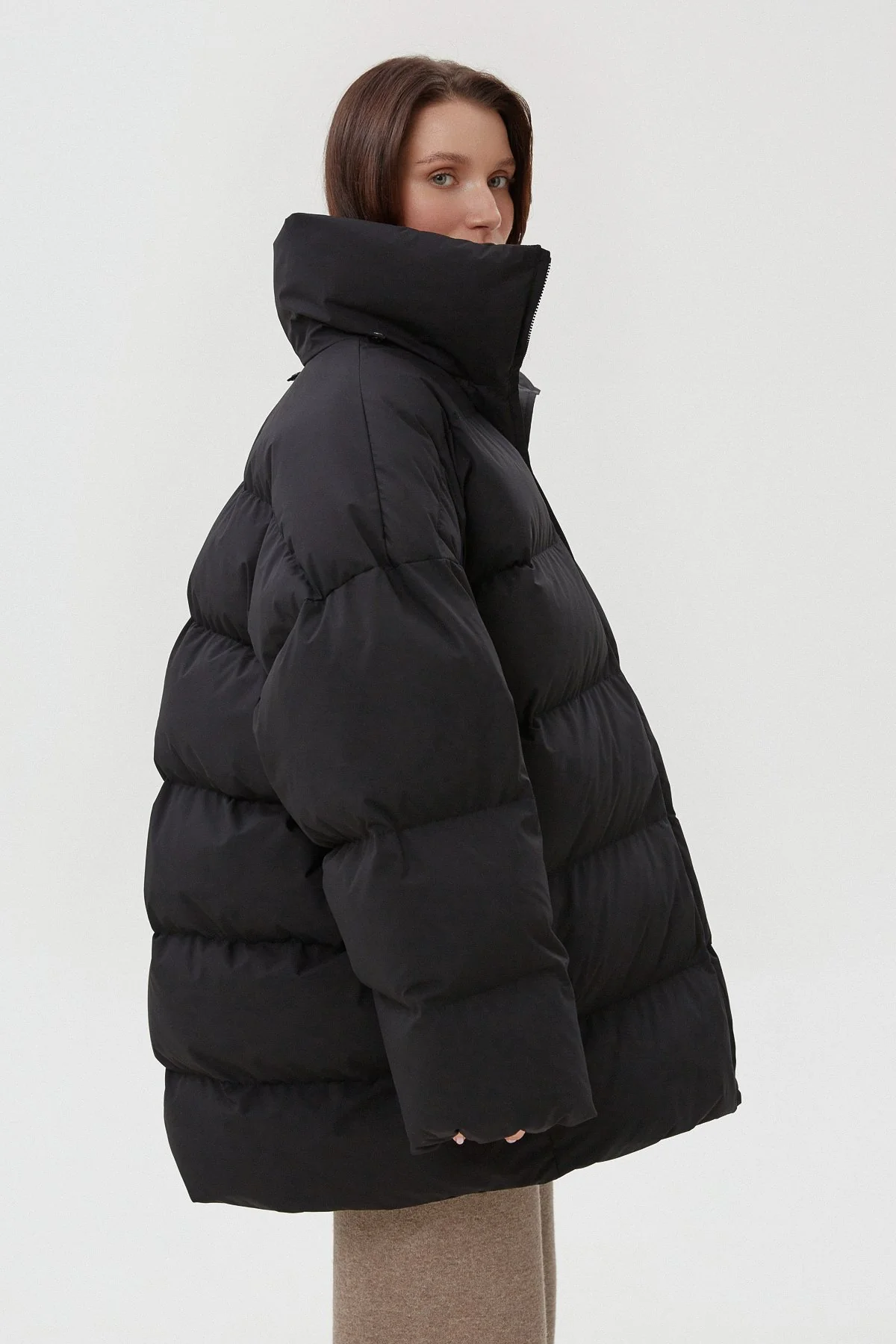 Czarna pikowana kurtka damska oversize typu puffer z wysokim kołnierzem Estro ER00113894 - Image 4
