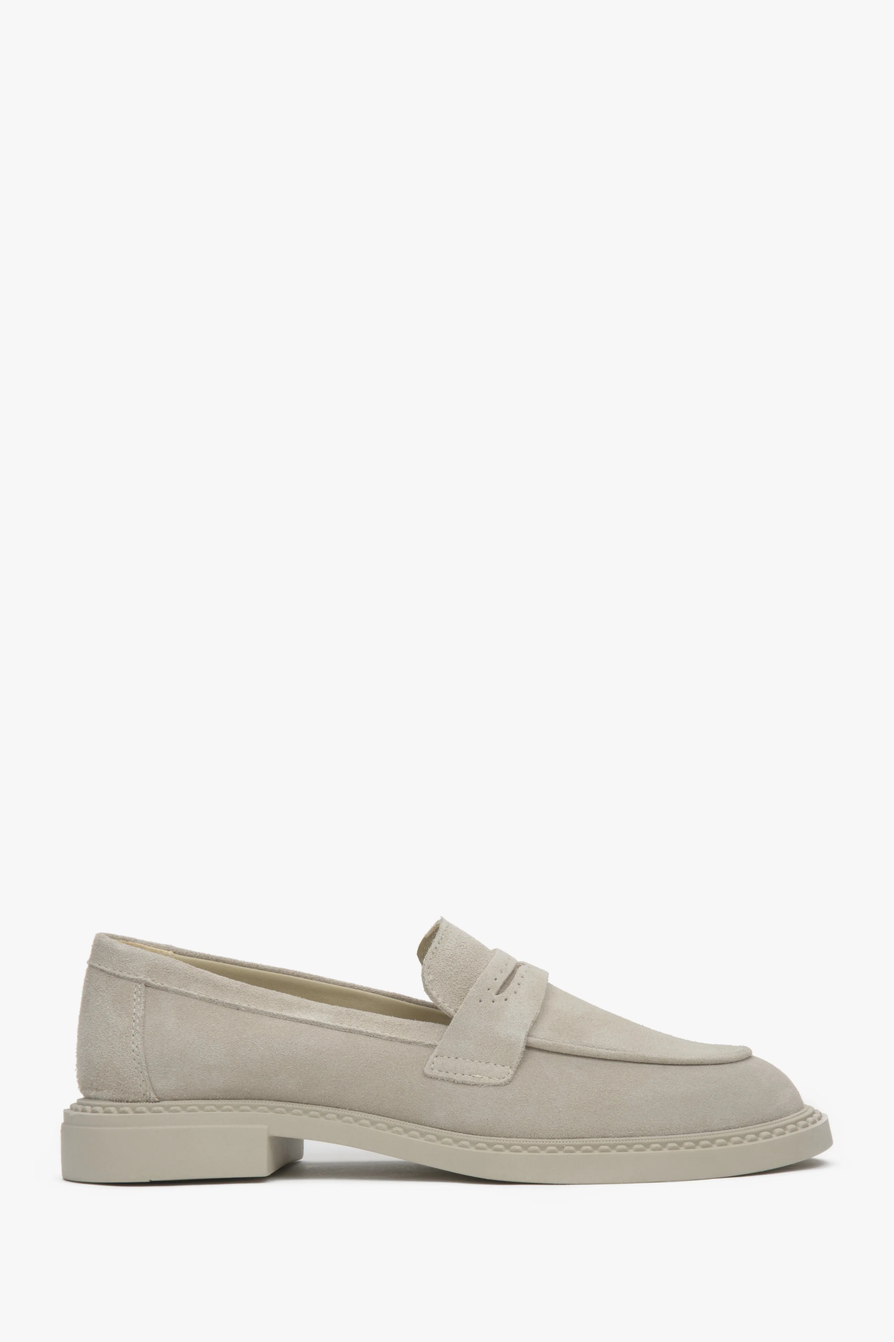 Klasyczne beżowe loafersy damskie typu Penny z włoskiego weluru naturalnego Estro ER00117127 - Image 3