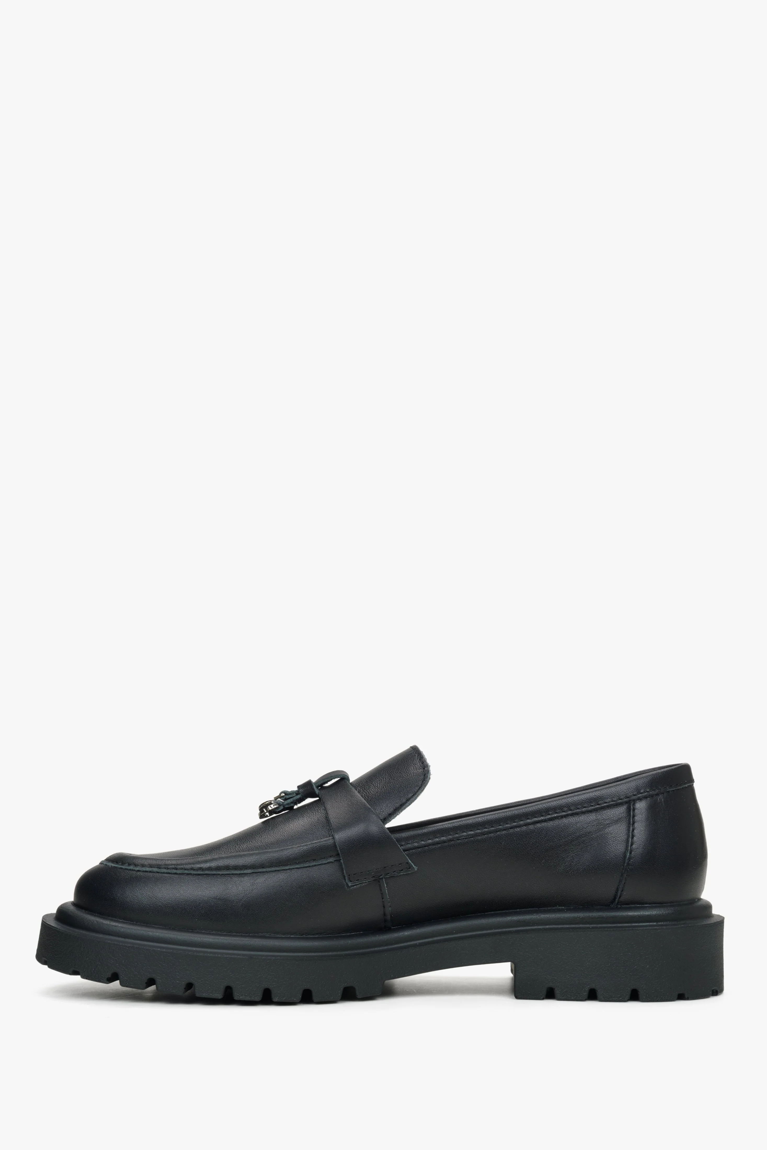 Czarne loafersy damskie z włoskiej skóry naturalnej z chwostem Estro ER00114897 - Image 3
