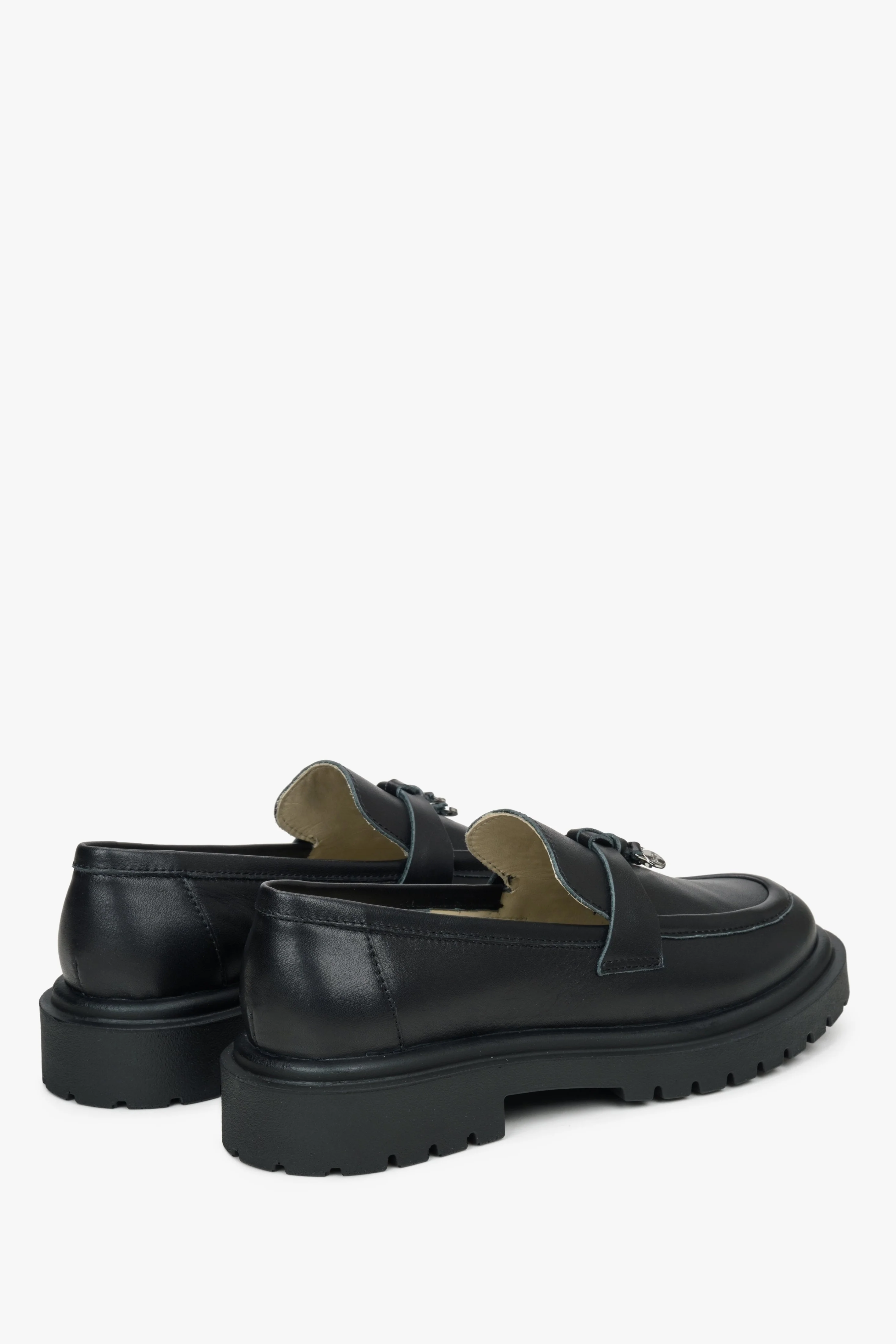 Czarne loafersy damskie z włoskiej skóry naturalnej z chwostem Estro ER00114897 - Image 5