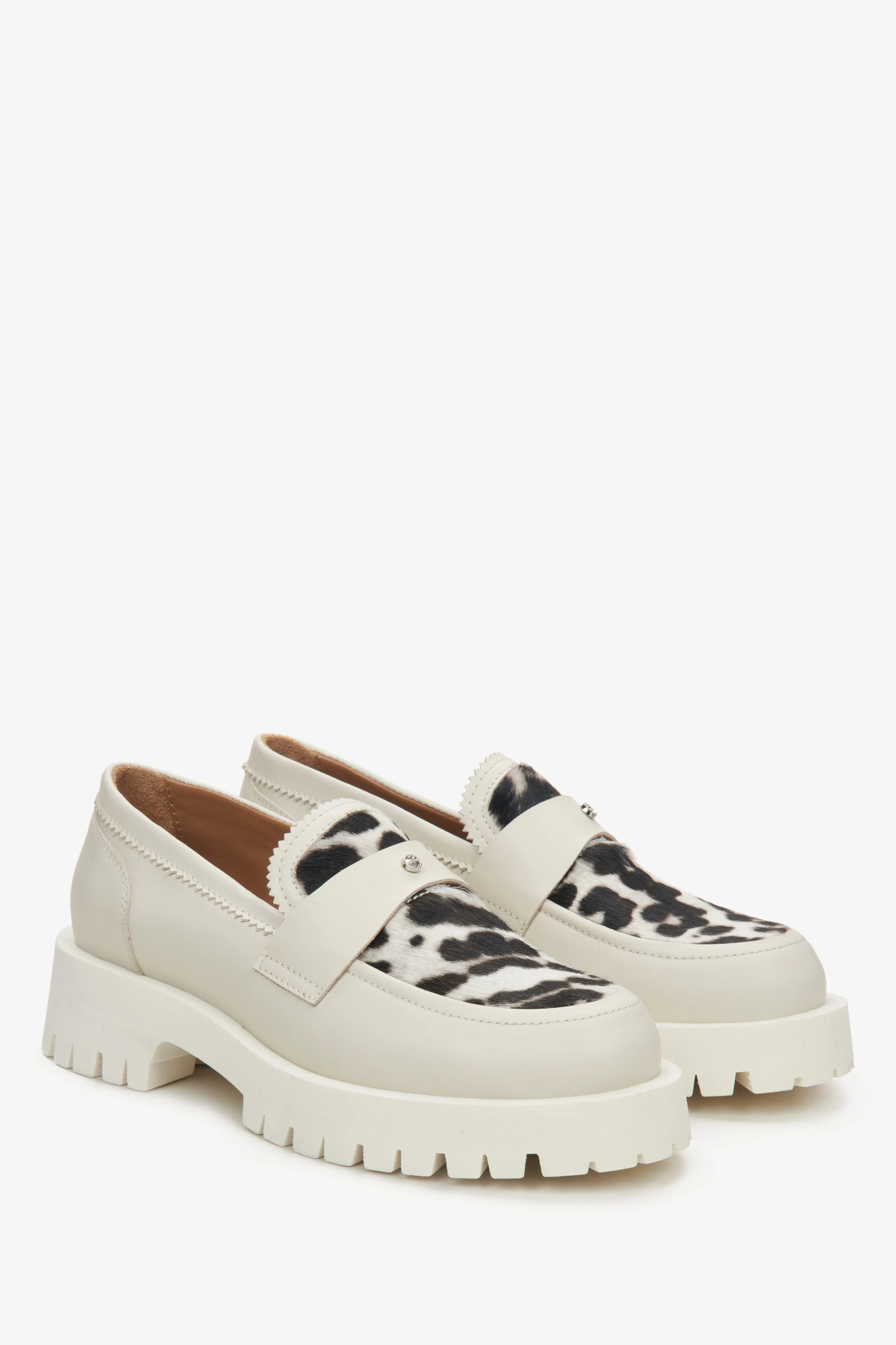 Jasnobeżowe loafersy damskie z włoskiej skóry naturalnej z panterką ER00115836 - Image 2