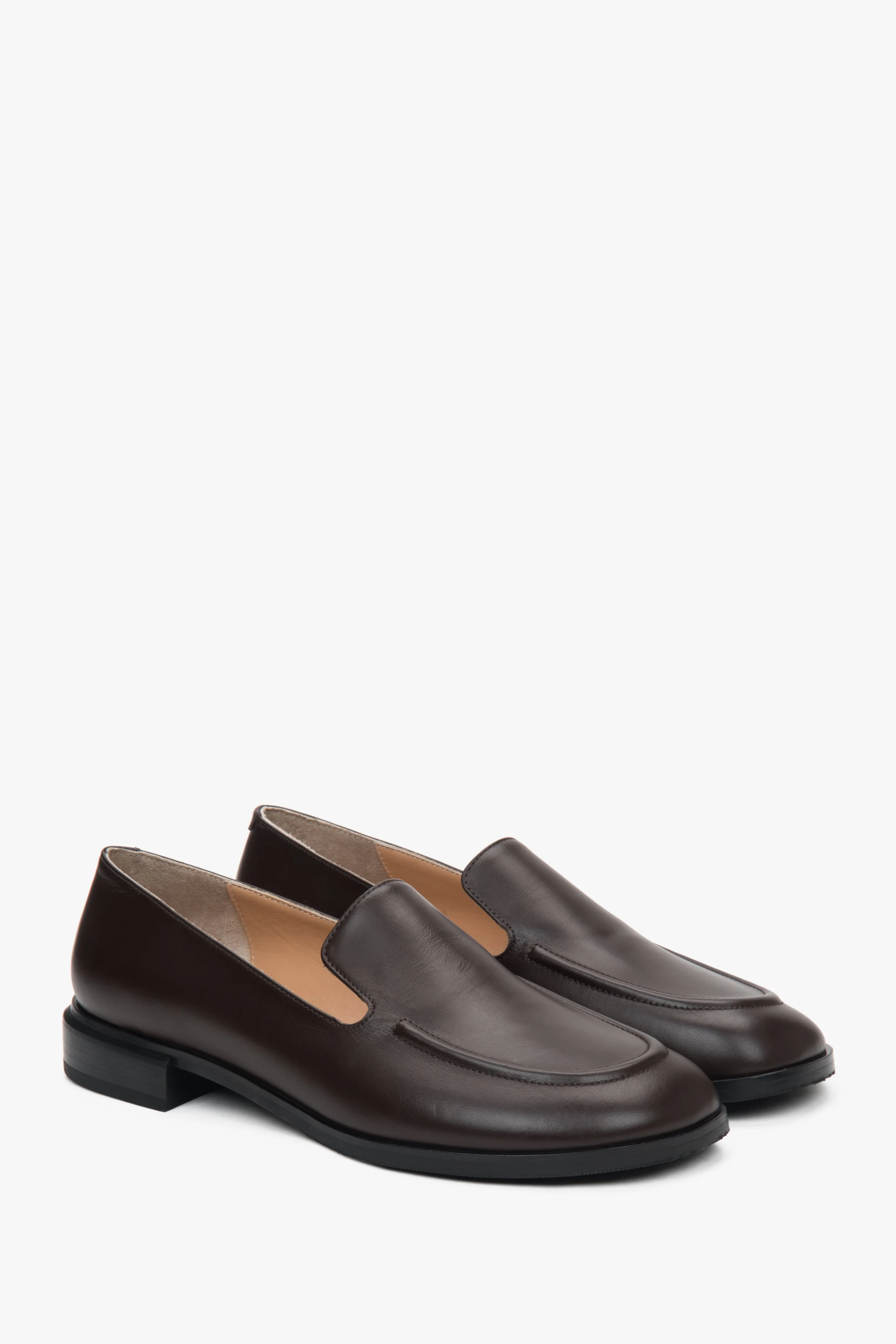 Klasyczne ciemnobrązowe loafersy damskie ze skóry naturalnej Estro ER00117367 - Image 2