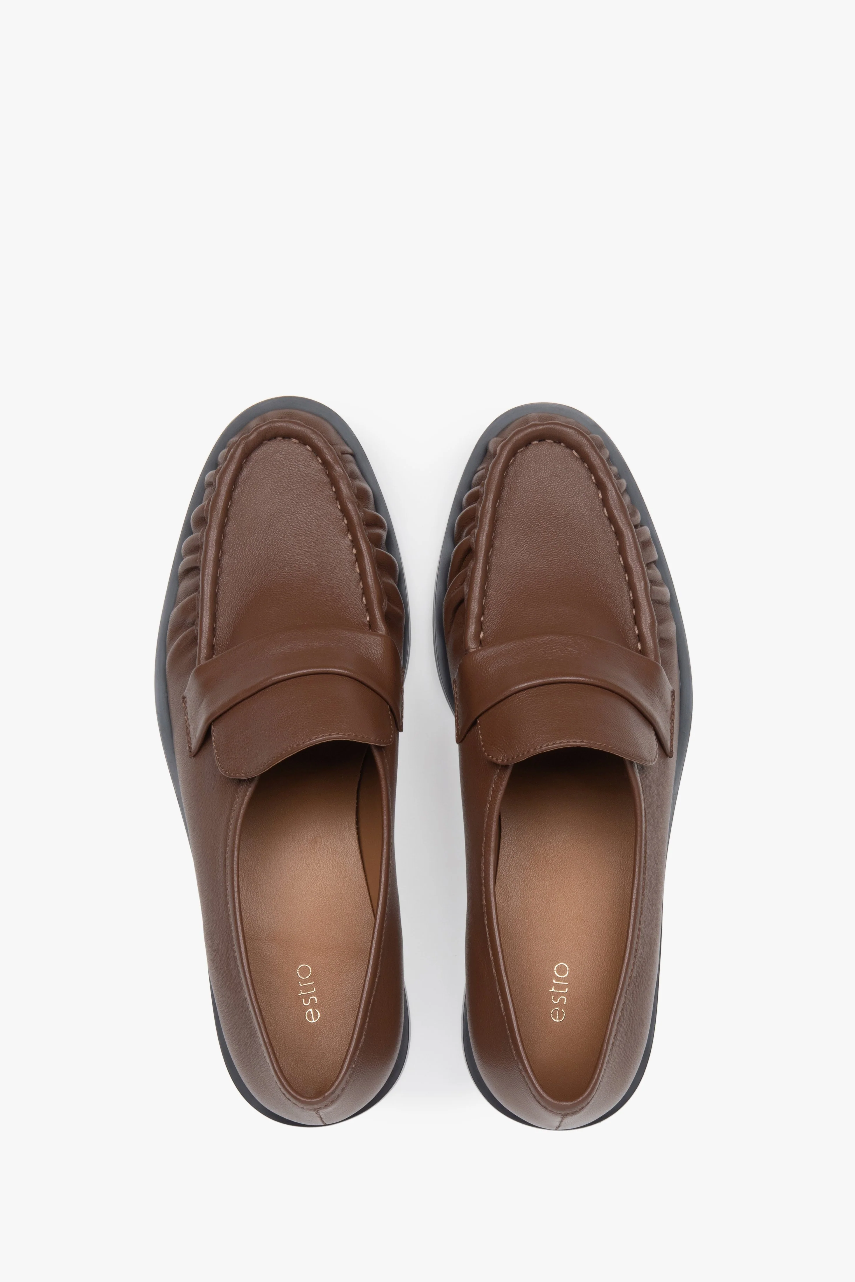 Brązowe loafersy damskie ze skóry naturalnej z ozdobnym marszczeniem Estro ER00117192 - Image 4