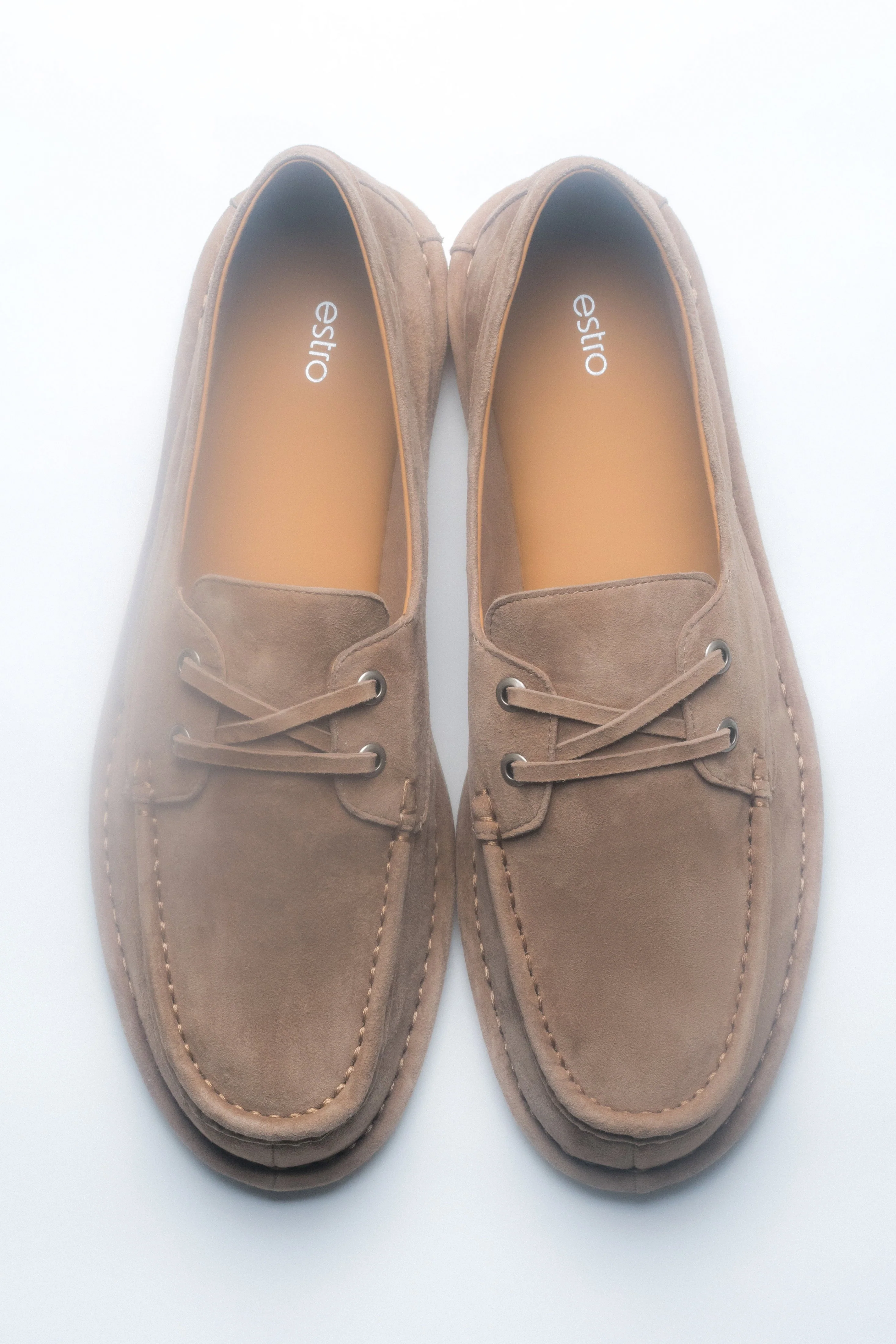 Beżowe sznurowane loafersy damskie z weluru w stylu żeglarskim Estro ER00119012