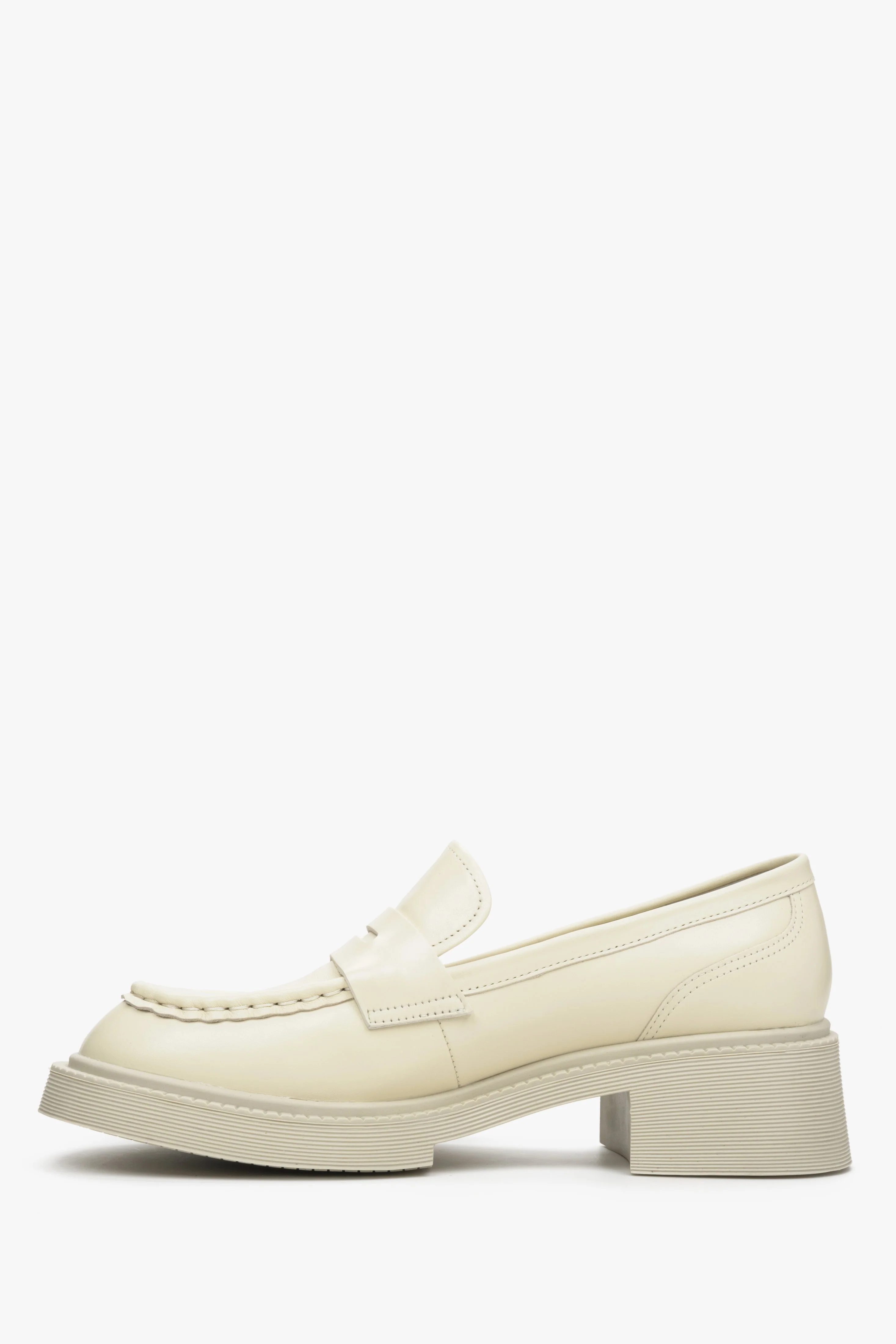 Jasnobeżowe mokasyny damskie loafersy na stabilnym obcasie ze skóry naturalnej Estro ER00113577 - Image 8