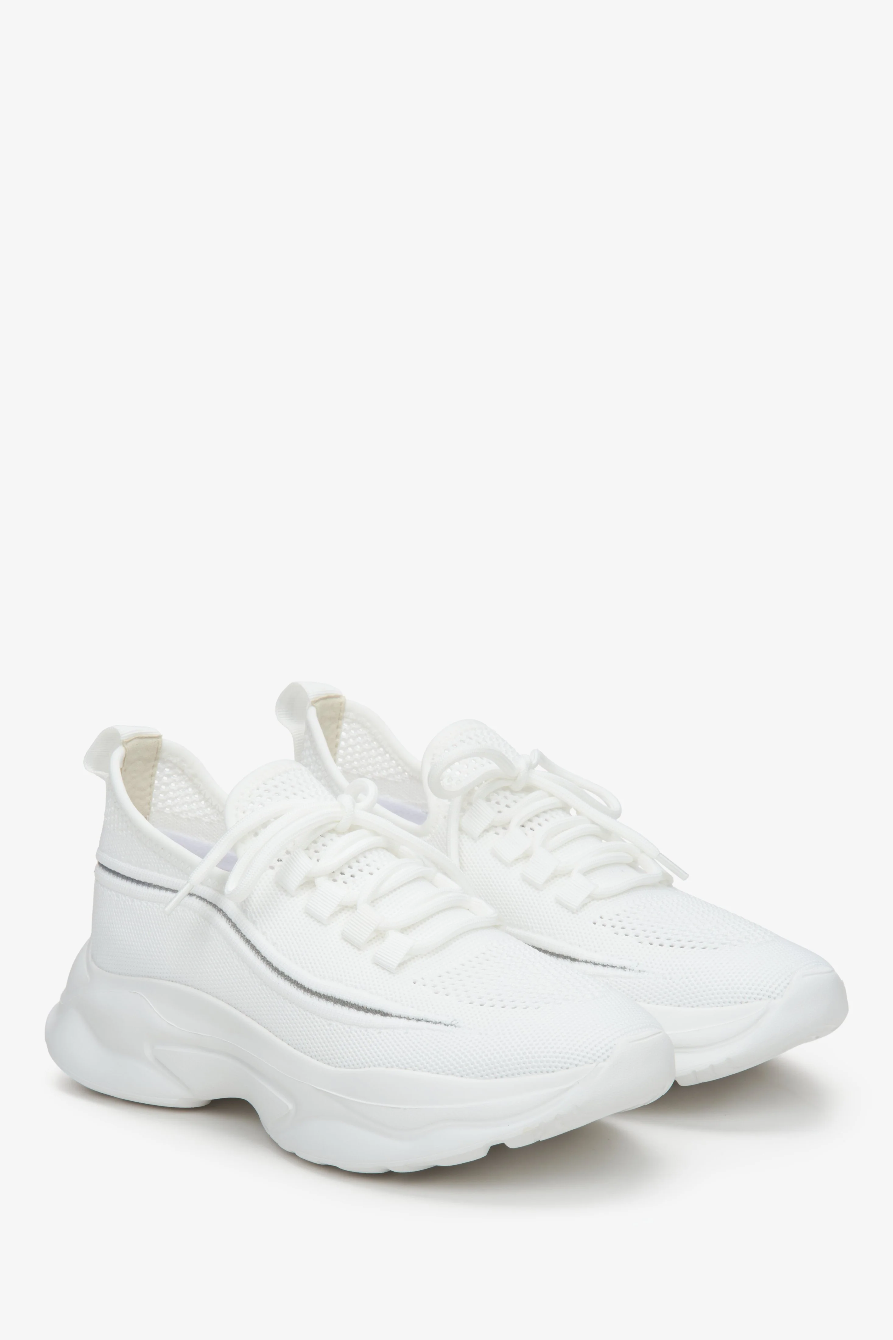 Białe niskie sneakersy damskie z siateczki na elastycznej podeszwie Estro ER00113221 - Image 2