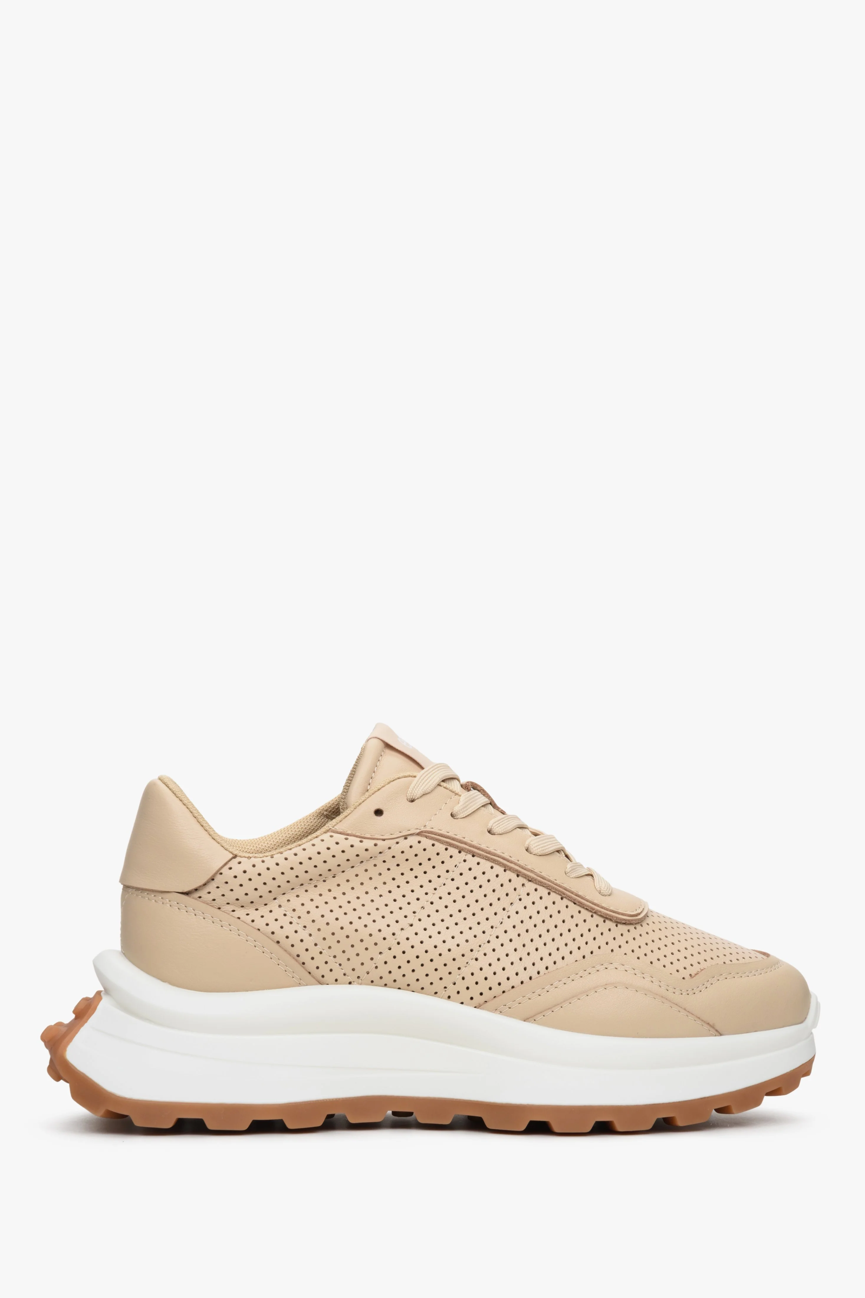 Beżowe skórzane sneakersy damskie z perforacją na lato Estro ER00112715