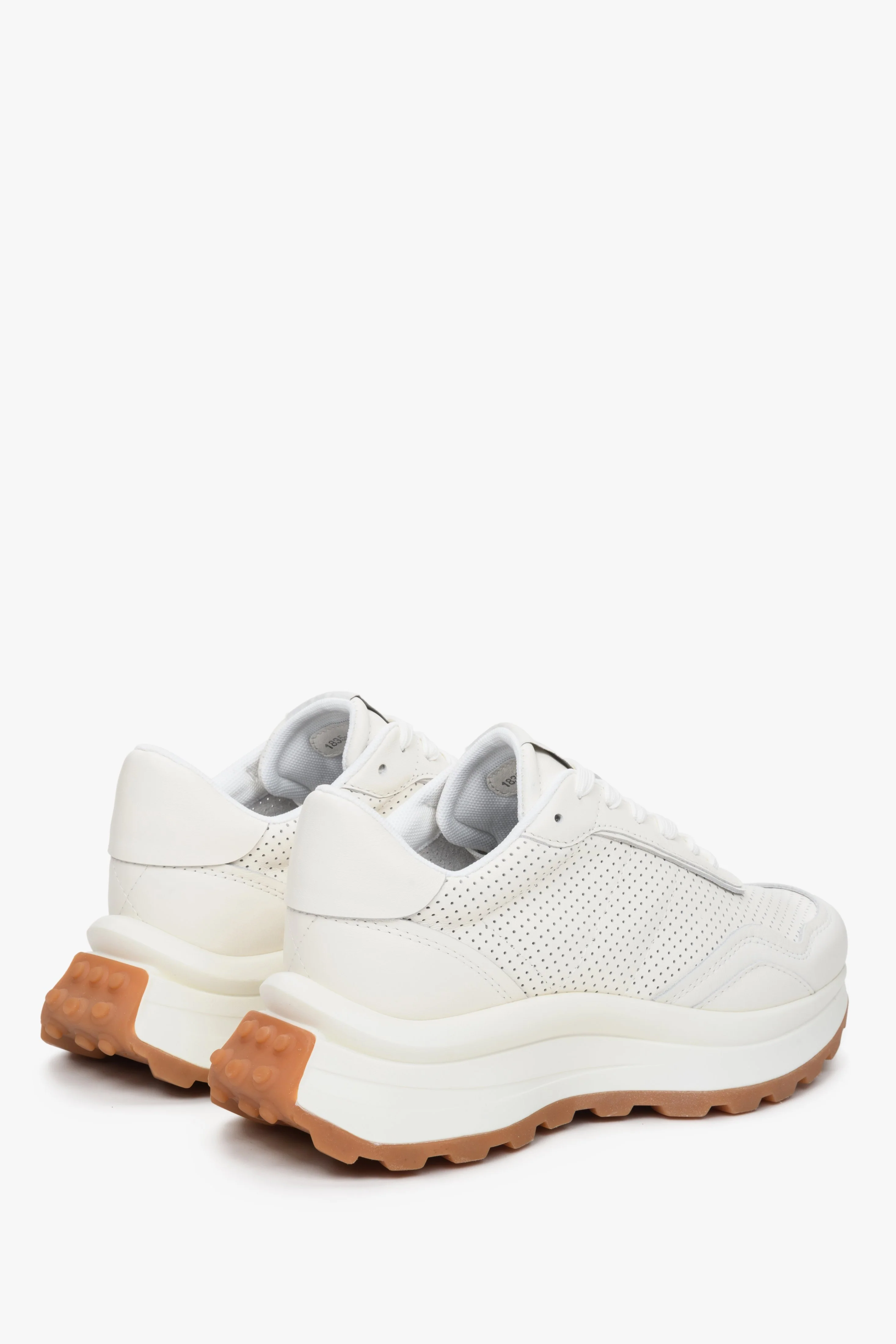 Białe skórzane sneakersy damskie z perforacją na lato Estro ER00112714 - Image 5