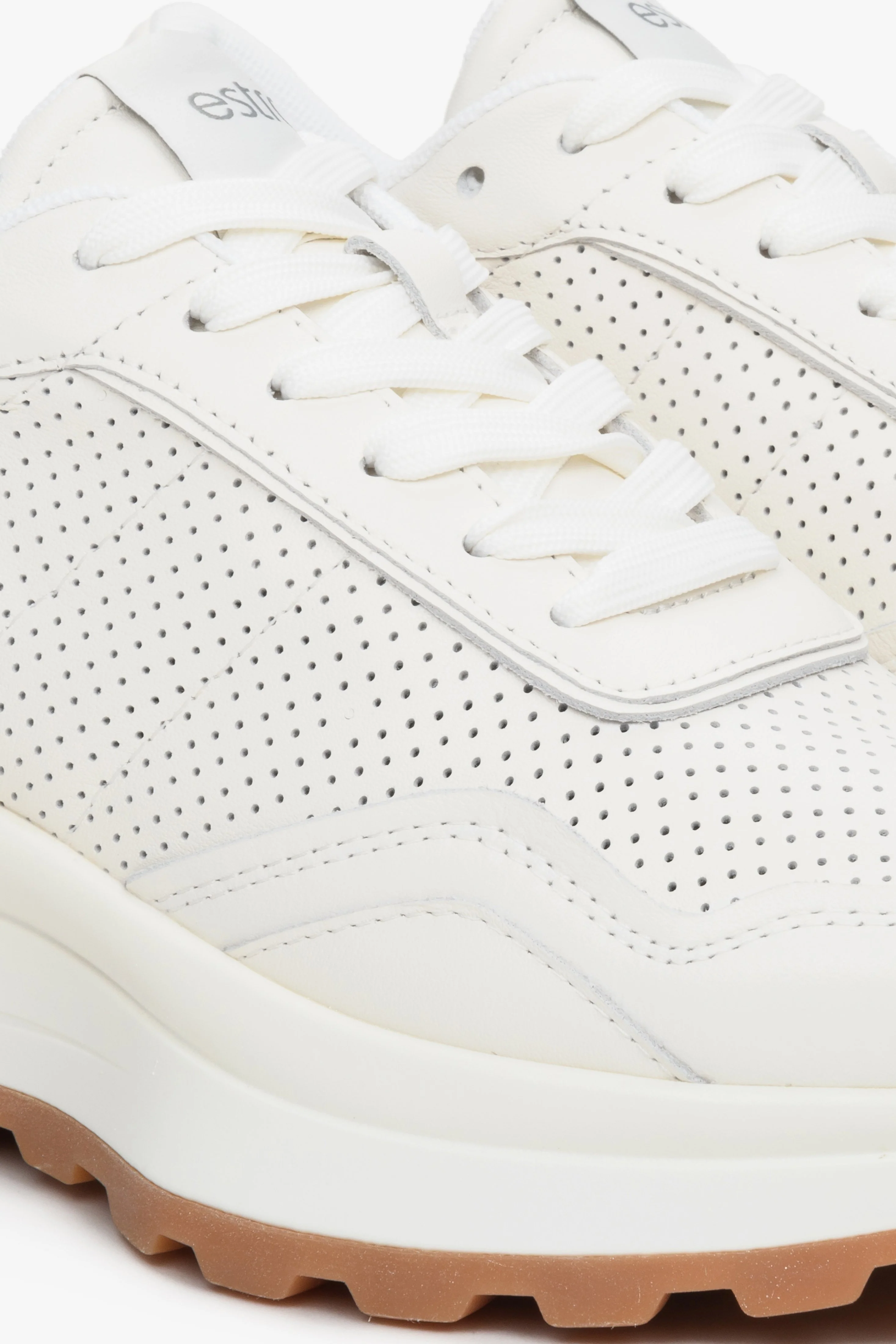 Białe skórzane sneakersy damskie z perforacją na lato Estro ER00112714 - Image 6