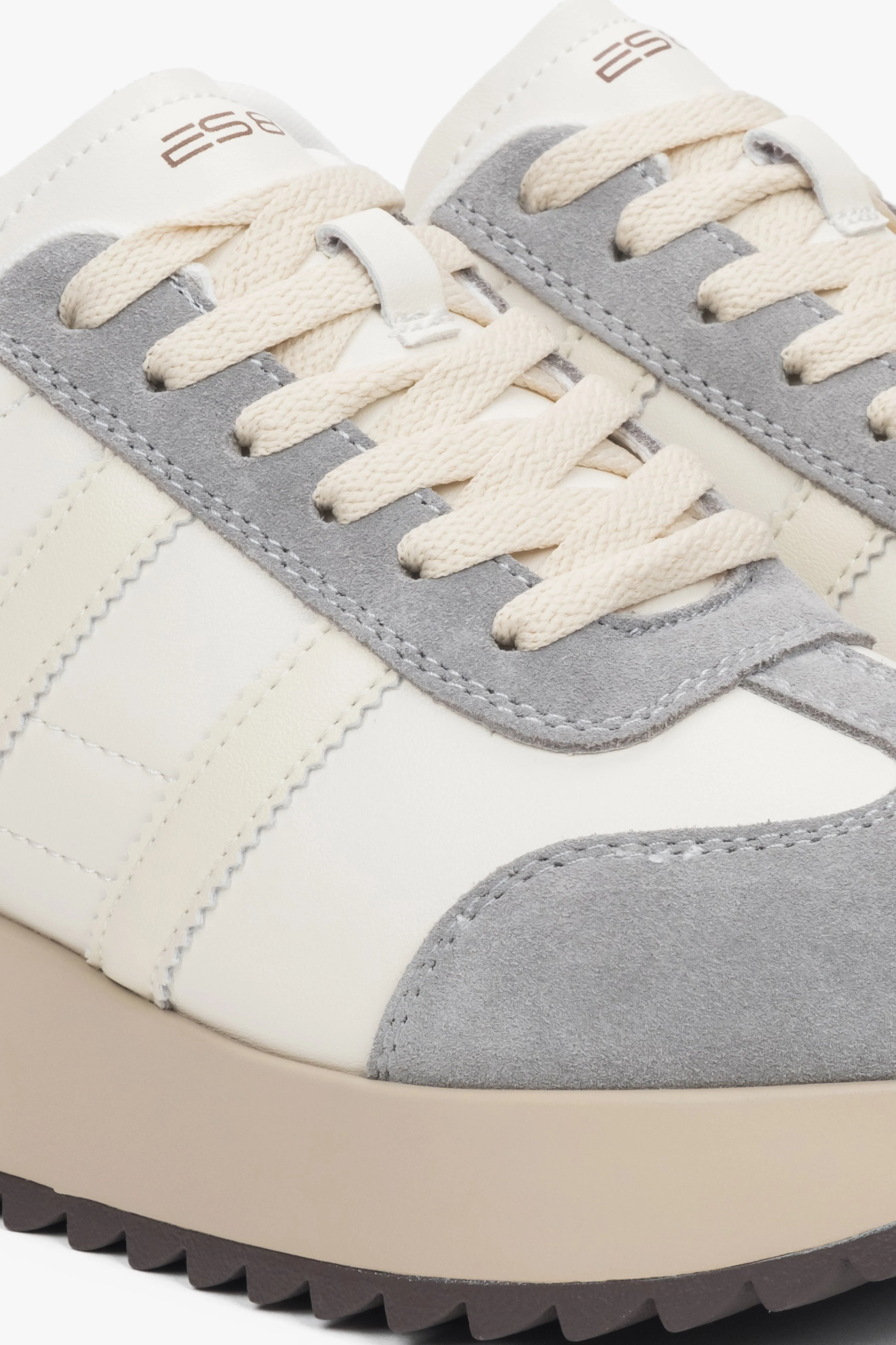 Beżowo-szare sneakersy damskie ze skóry naturalnej i weluru ES8 ER00116894 - Image 6