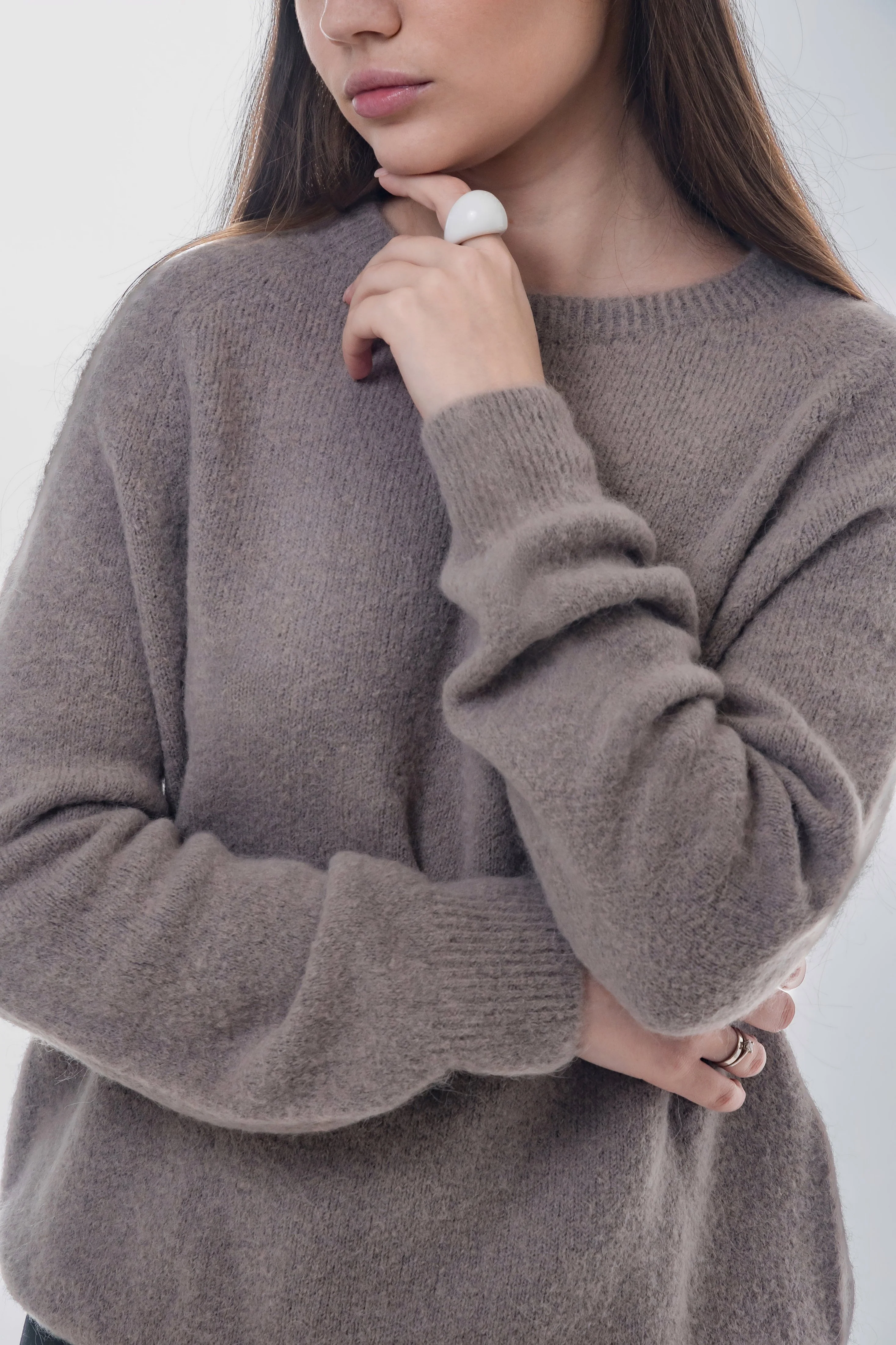 Sweter damski z dodatkiem wełny z alpaki w kolorze taupe Estro ER00118756 - Image 2