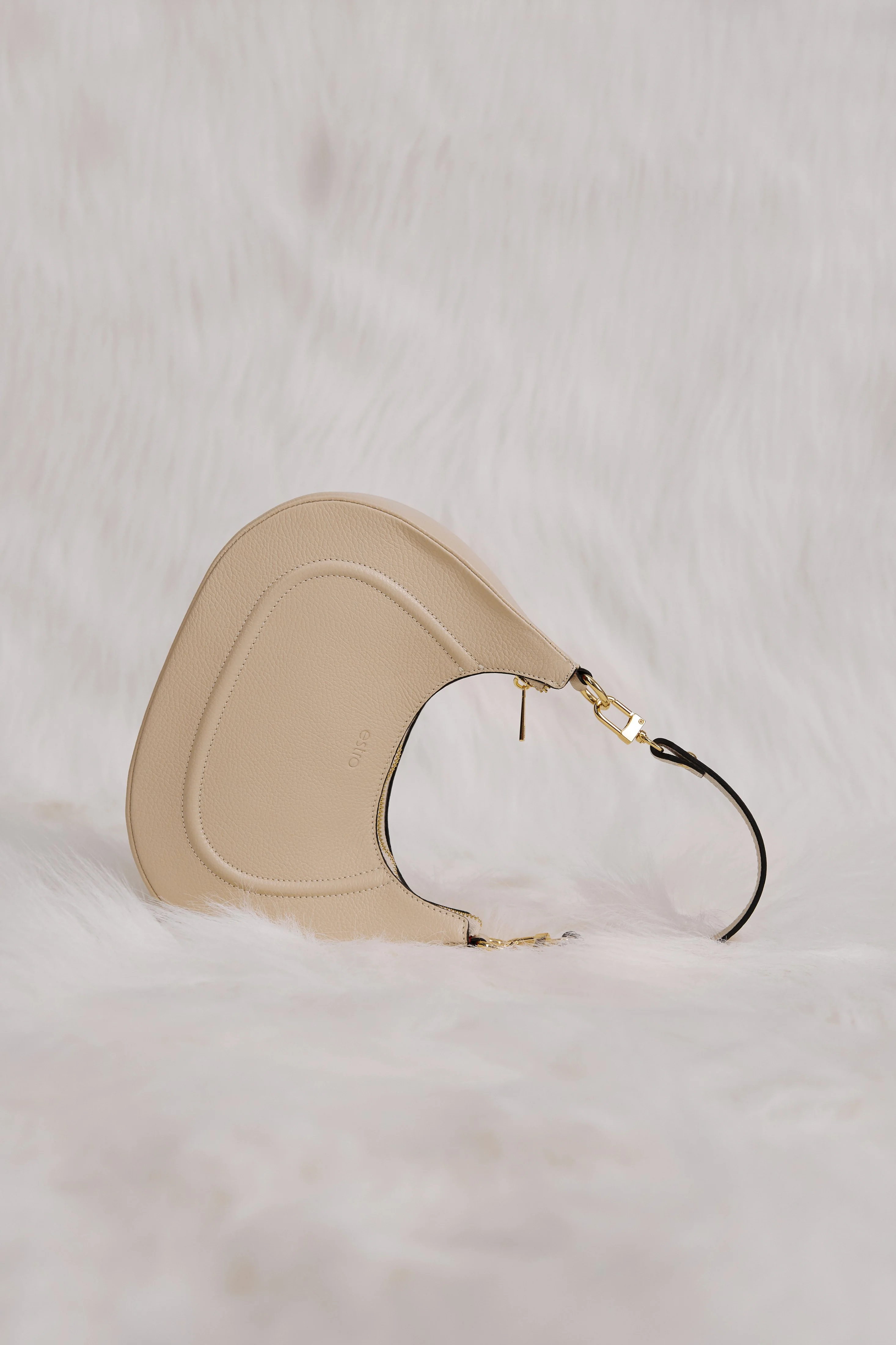 Jasnobeżowa torebka damska na ramię z włoskiej skóry naturalnej Estro ER00114119 - Image 6