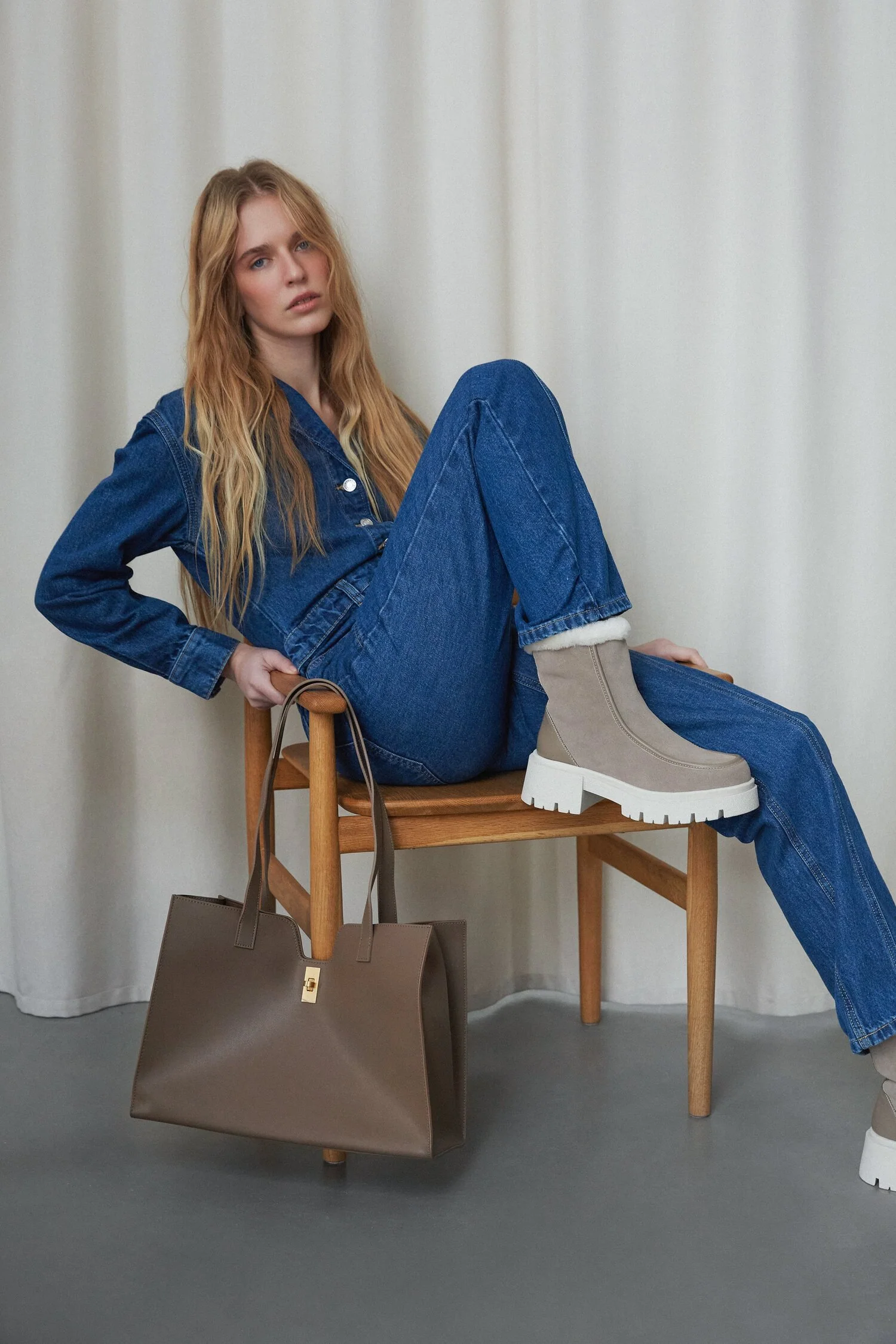Brązowa skórzana torebka damska typu shopper z ozdobnym pasem Estro ER00114204 - Image 4