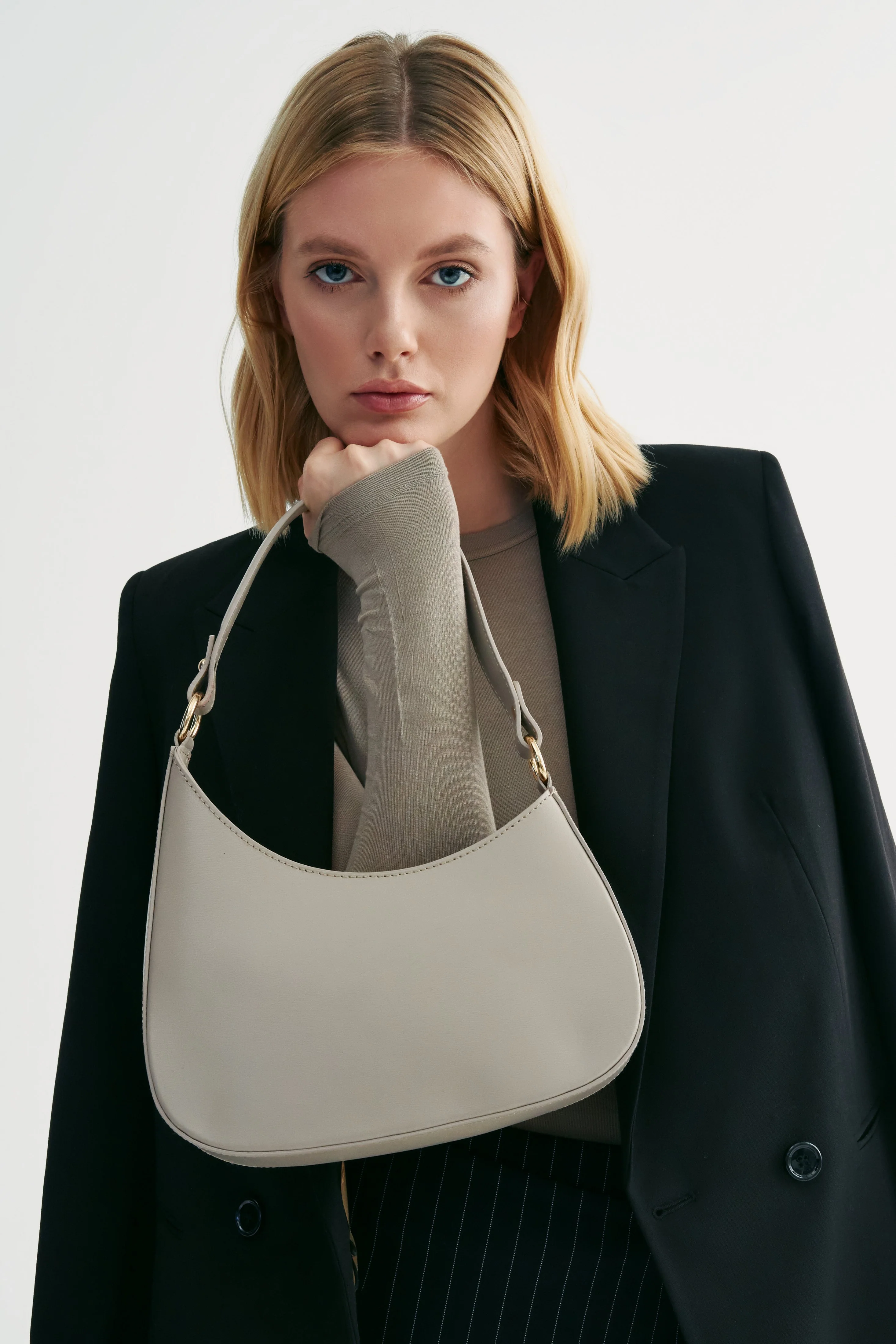 Beżowo-szara torebka damska typu shoulder bag ze skóry naturalnej Estro ER00113452 - Image 2
